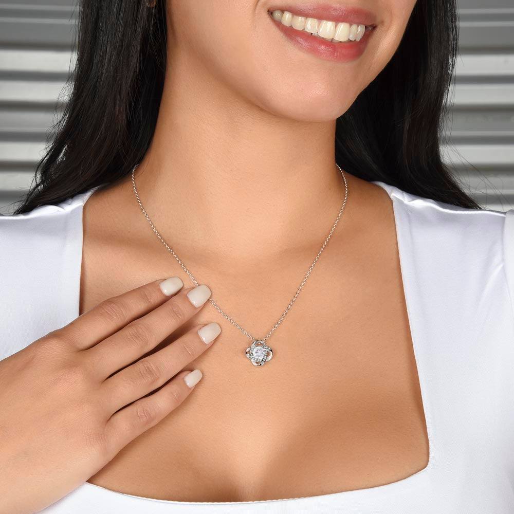 For My Boyfriend's Mom Necklace (Spanish)