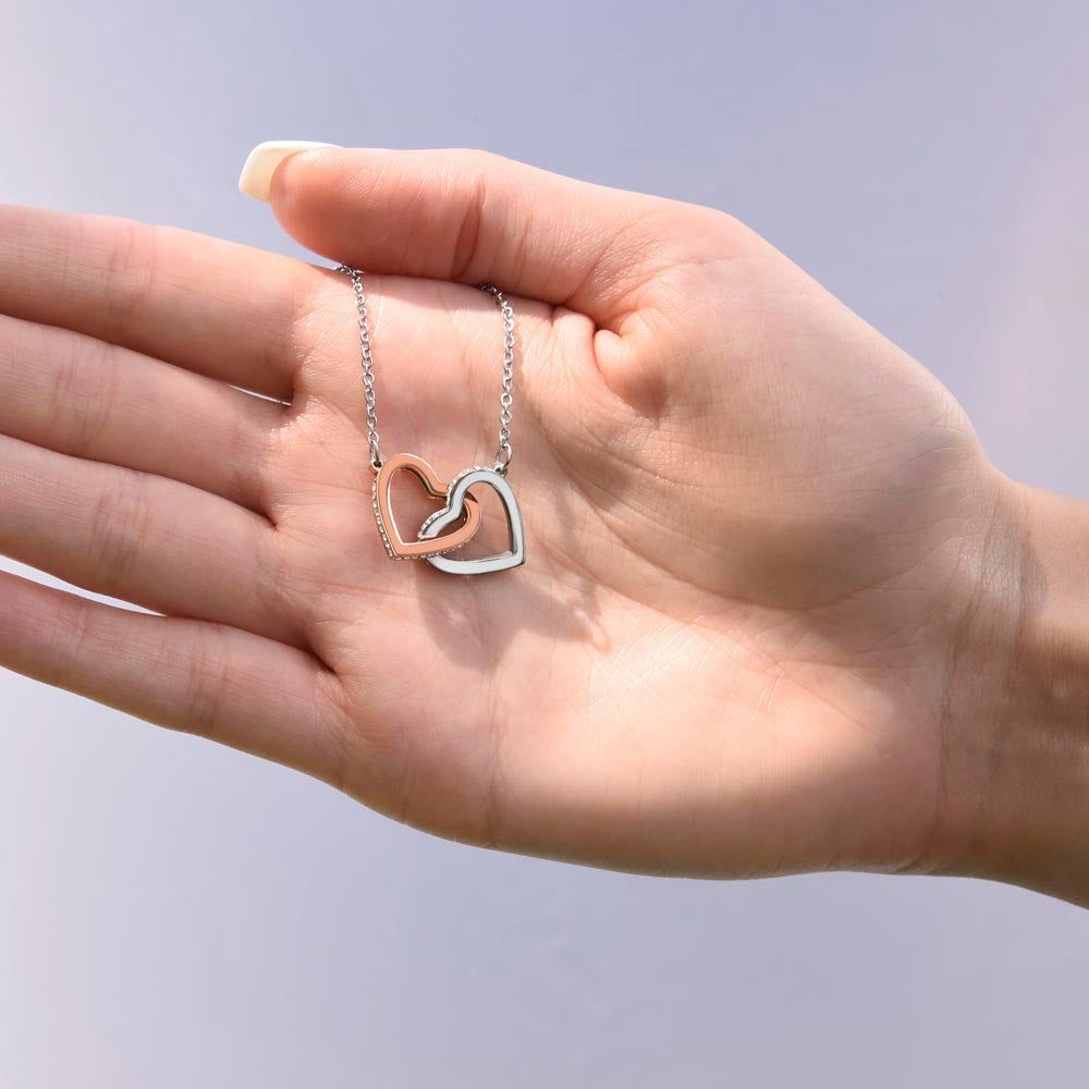 A mi encantadora alma gemela - Primera cita - Collar de corazones entrelazados